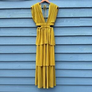 NWT: Green tiered maxi dress